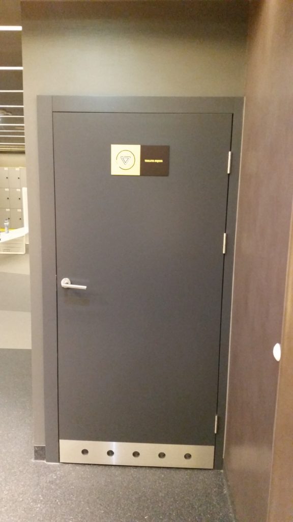 Drzwi wewnętrzne łazienkowe, wykończenie aluminiowe